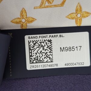Retail tag for the Louis Vuitton bandeau reading BAND FONT PARF BL with style number M98517