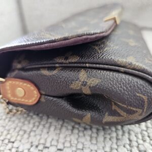 Flap and vachetta tab of the Louis Vuitton Favorite PM