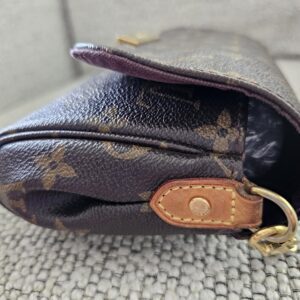 Side profile of the Louis Vuitton Monogram Favorite PM