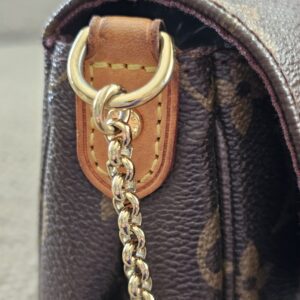 Gold-tone chain strap detail on the Louis Vuitton Monogram Favorite PM