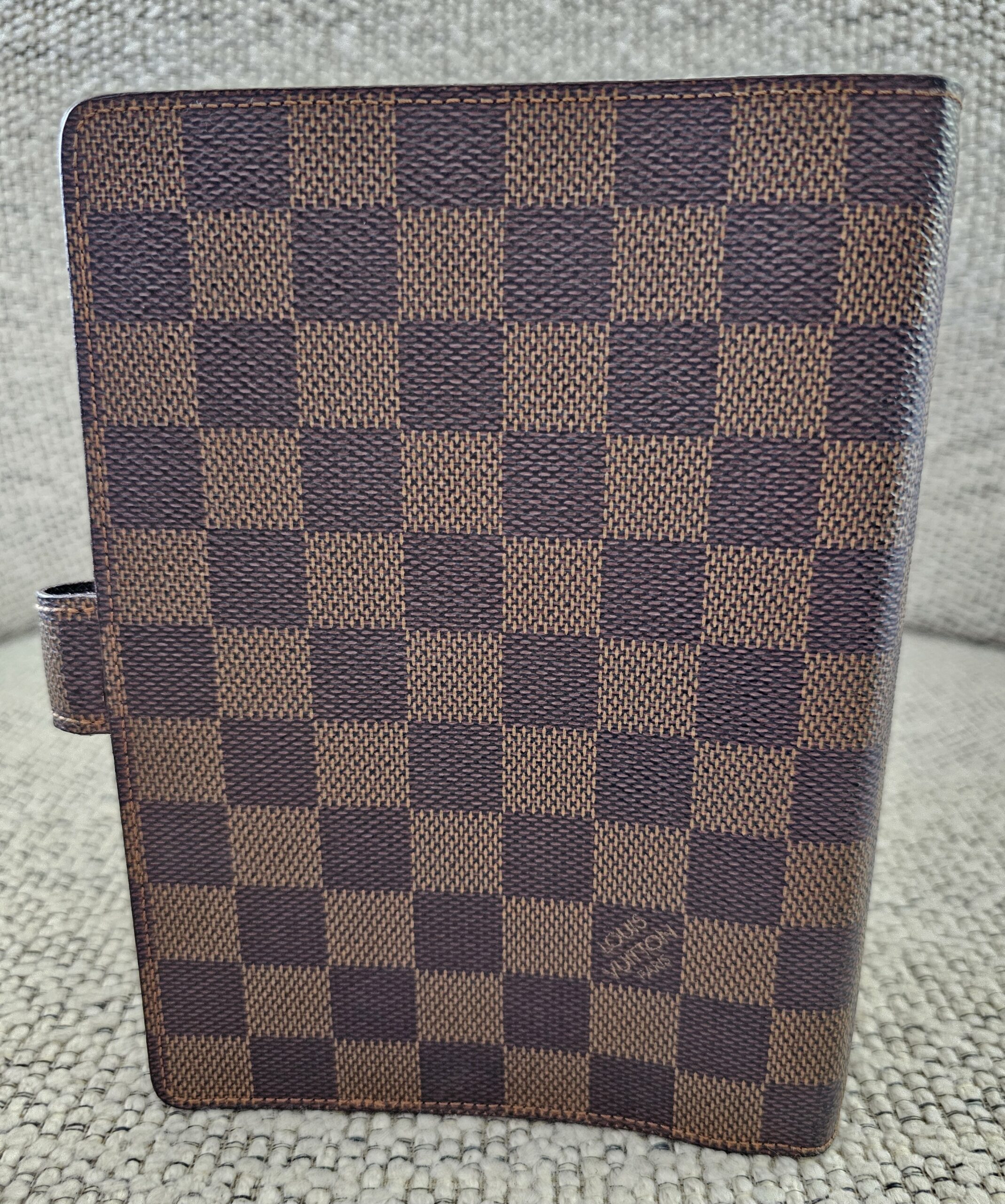 Back of the Louis Vuitton Damier Ebene Medium Ring Agenda
