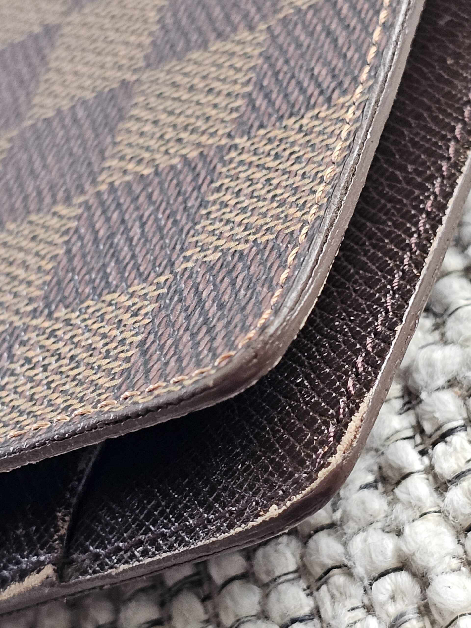 Close-up of the Damier Ebene coated canvas on the Louis Vuitton Medium Ring Agenda