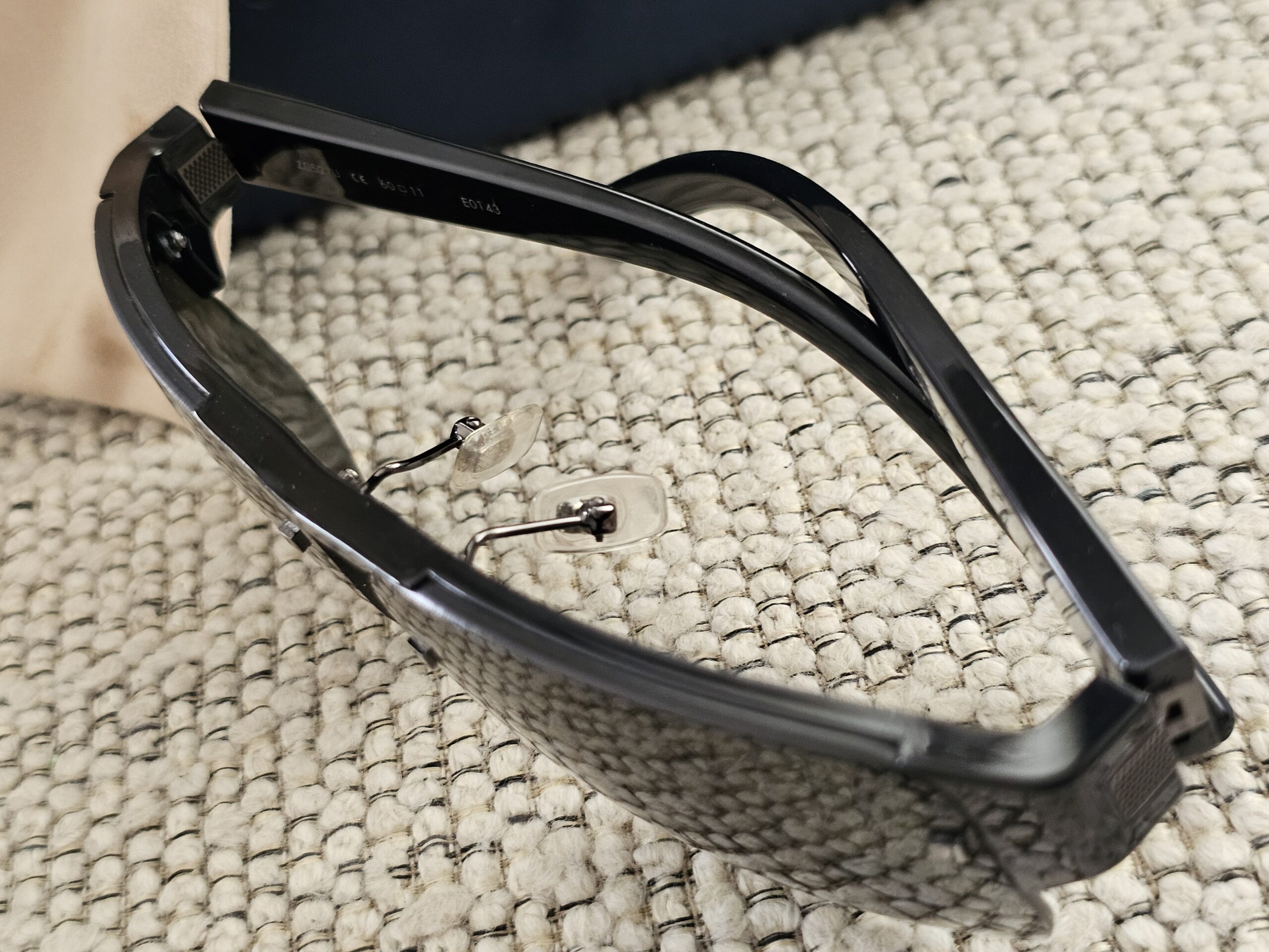 Black acetate frame of the Louis Vuitton Z0527U shield sunglasses