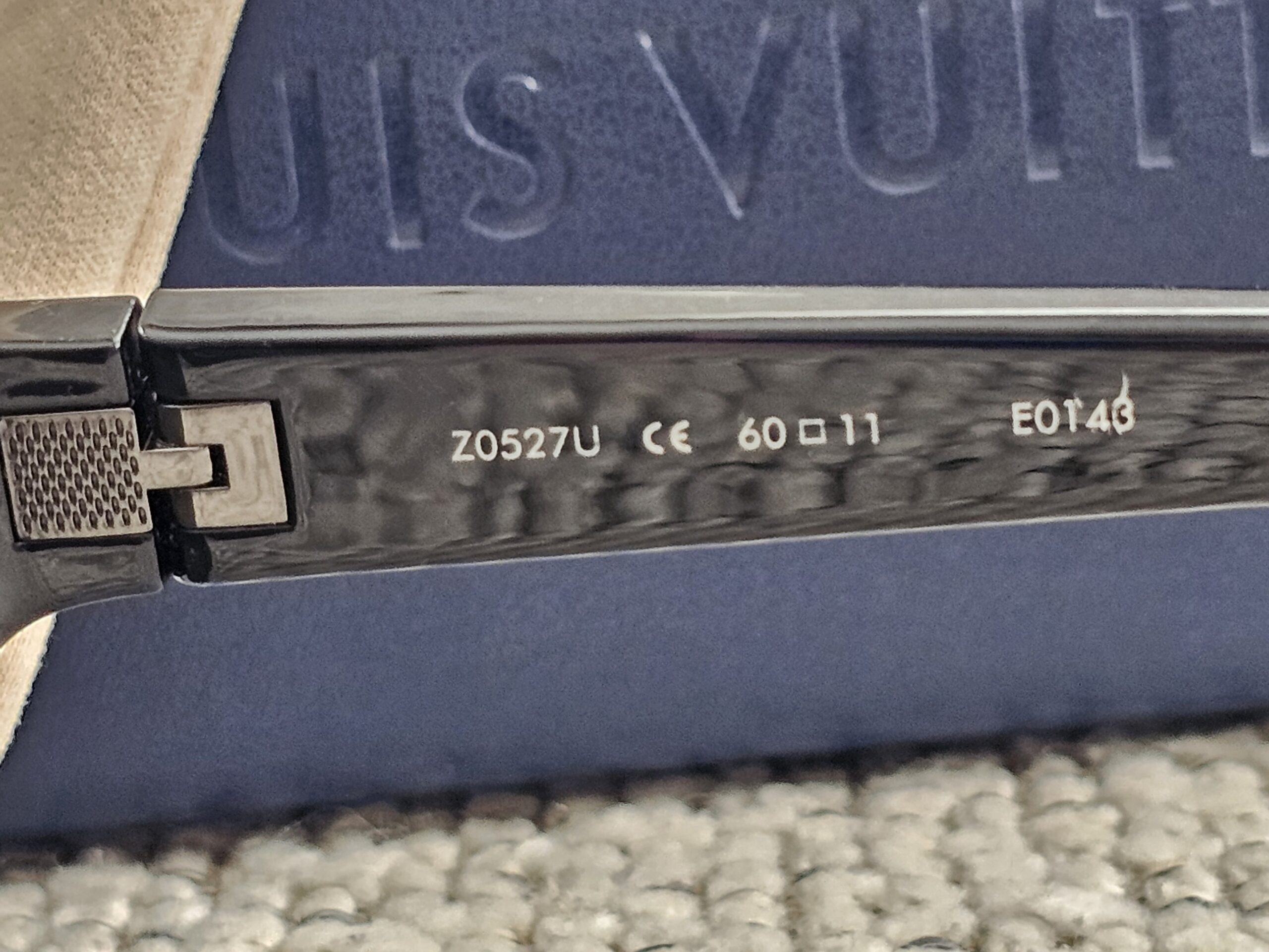 Temple of the Louis Vuitton sunglasses stamped Z0527U with size 60 by 11