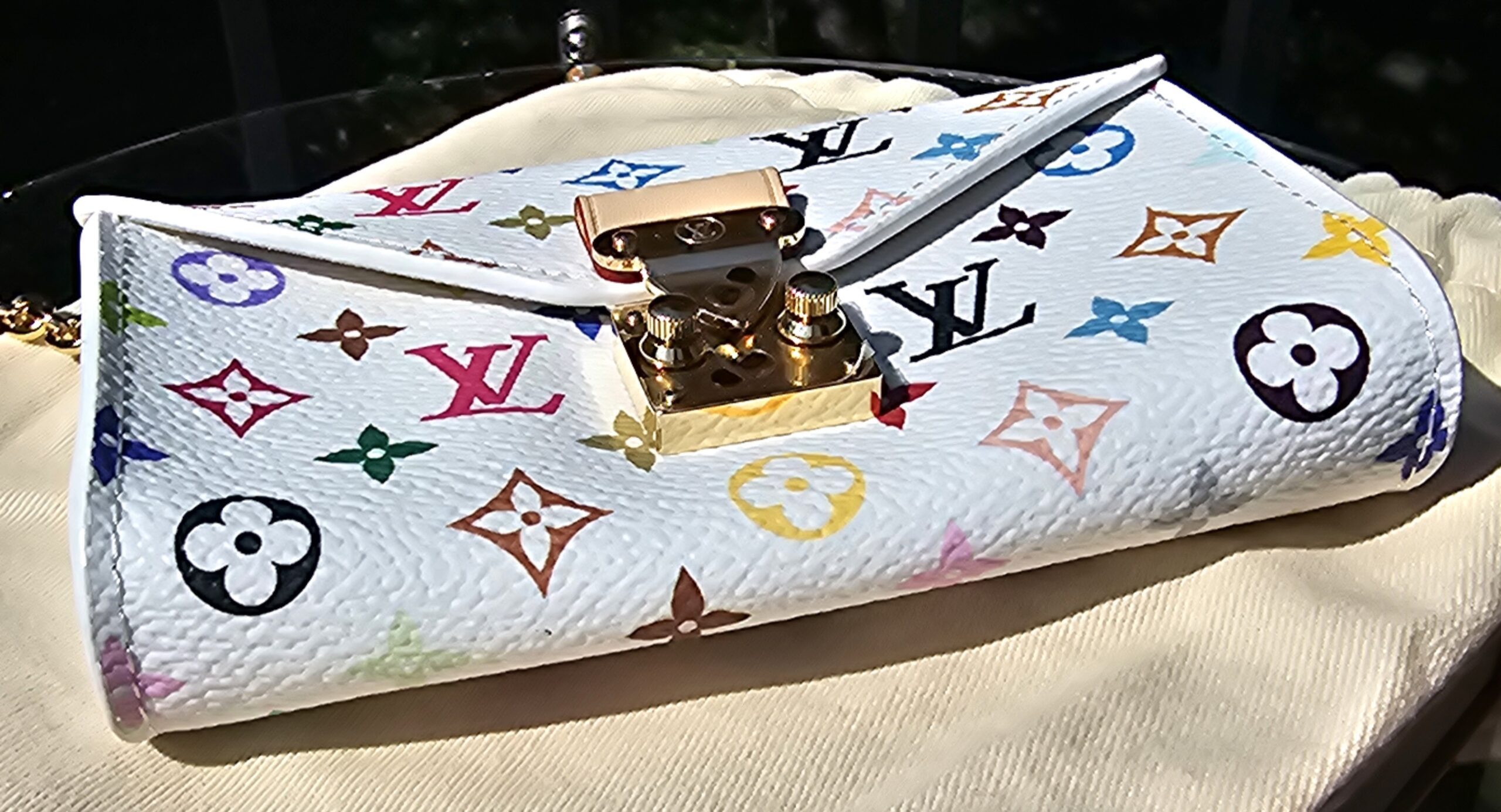 Pouch seen from above showing the flap and S-lock