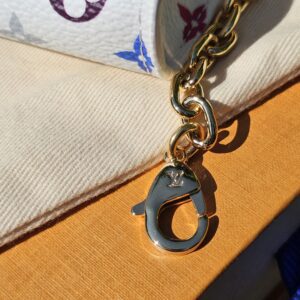 Gold-tone lobster clasp on the detachable chain