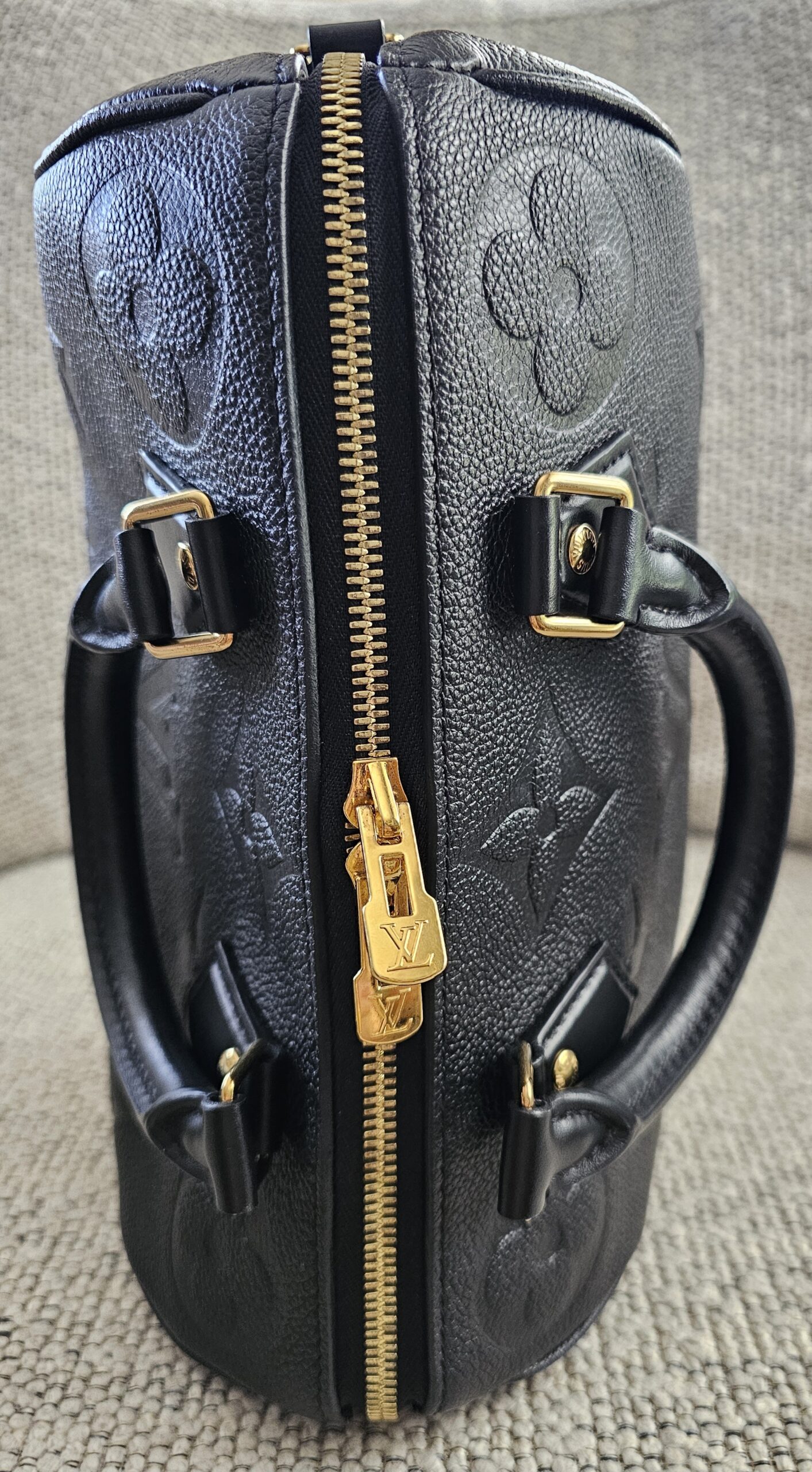 Top-down view of the black Empreinte Speedy Bandouliere 25 showing the double zip closure