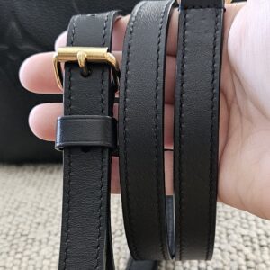 Adjustable black leather shoulder strap for the Empreinte Speedy Bandouliere 25 held in hand