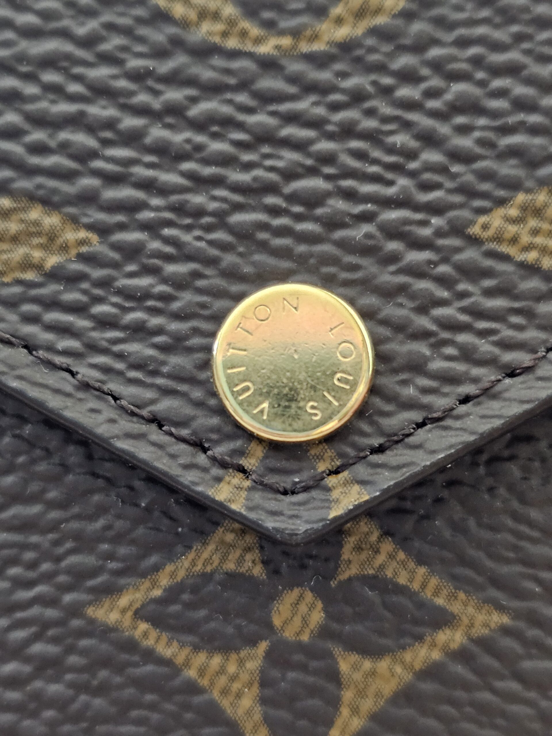 Louis Vuitton Recto Verso Monogram - Image 9