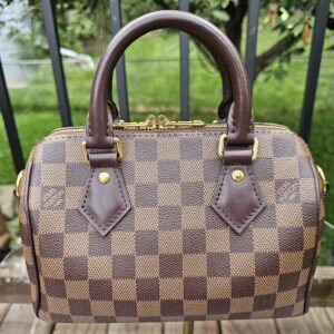 Front view of the Louis Vuitton Damier Ebene Speedy Bandouliere 20 with rolled leather handles