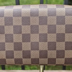Base of the Damier Ebene Speedy Bandouliere 20 showing the canvas and leather trim