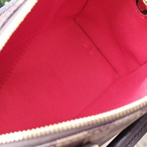 Red interior lining and gold-tone zipper track of the Speedy Bandouliere 20
