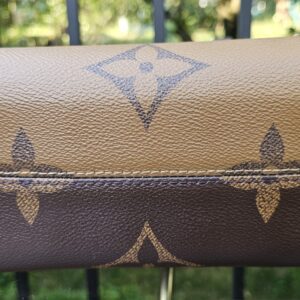 Base of the Reverse Monogram Giant OnTheGo PM in caramel giant monogram canvas