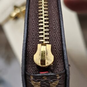 Zipper of the round pouch where the pull tab has broken off