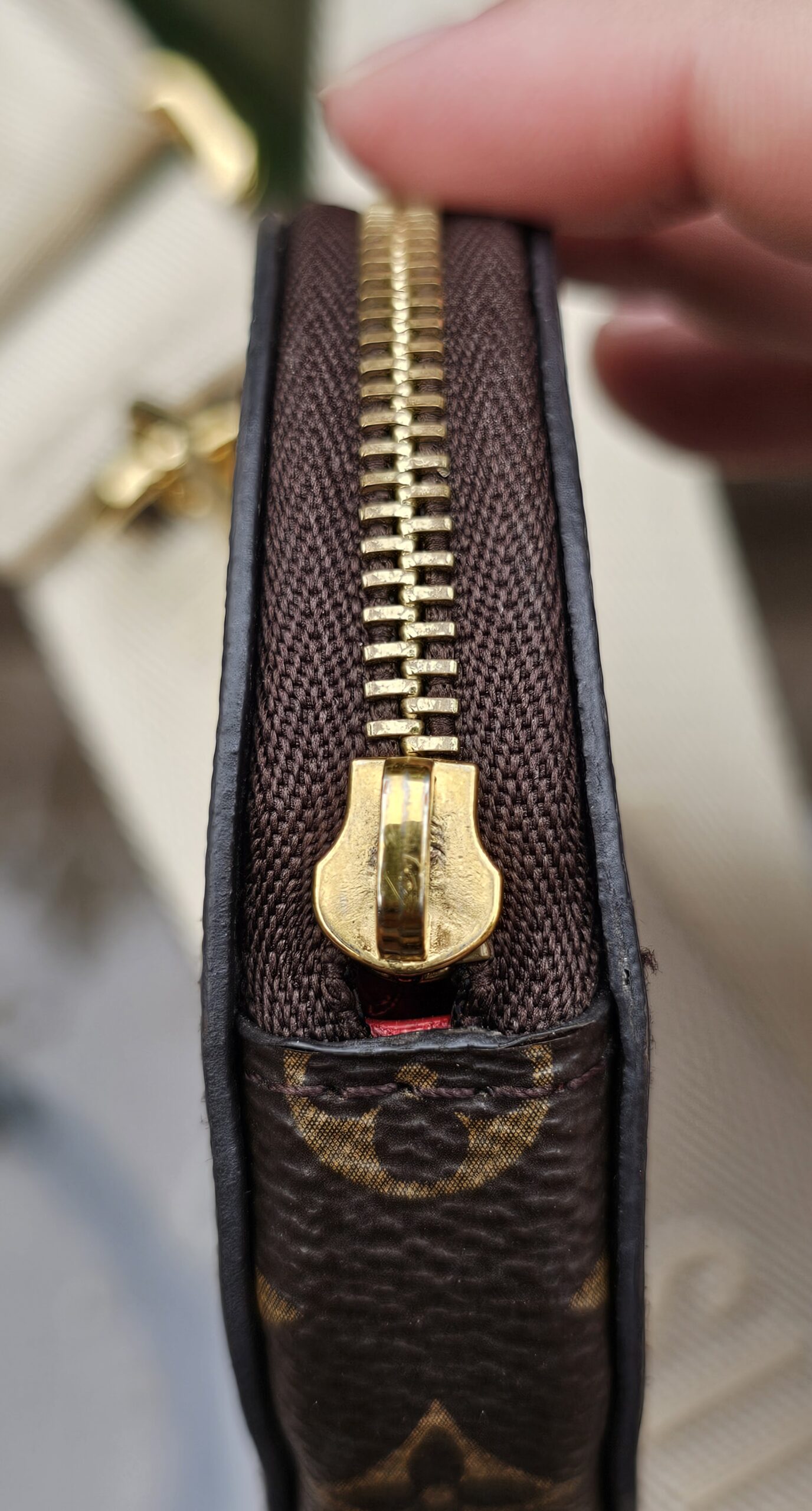 Zipper of the round pouch where the pull tab has broken off