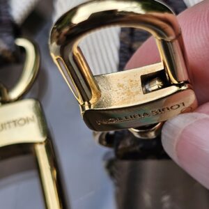 Snap hook mechanism on the cream jacquard adjustable strap