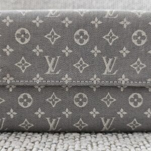 Louis Vuitton Monogram Mini Lin Sarah Wallet Gray - closed front view showing the woven gray monogram textile