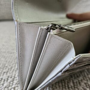 Bill compartments and light leather lining inside the Mini Lin Sarah Wallet
