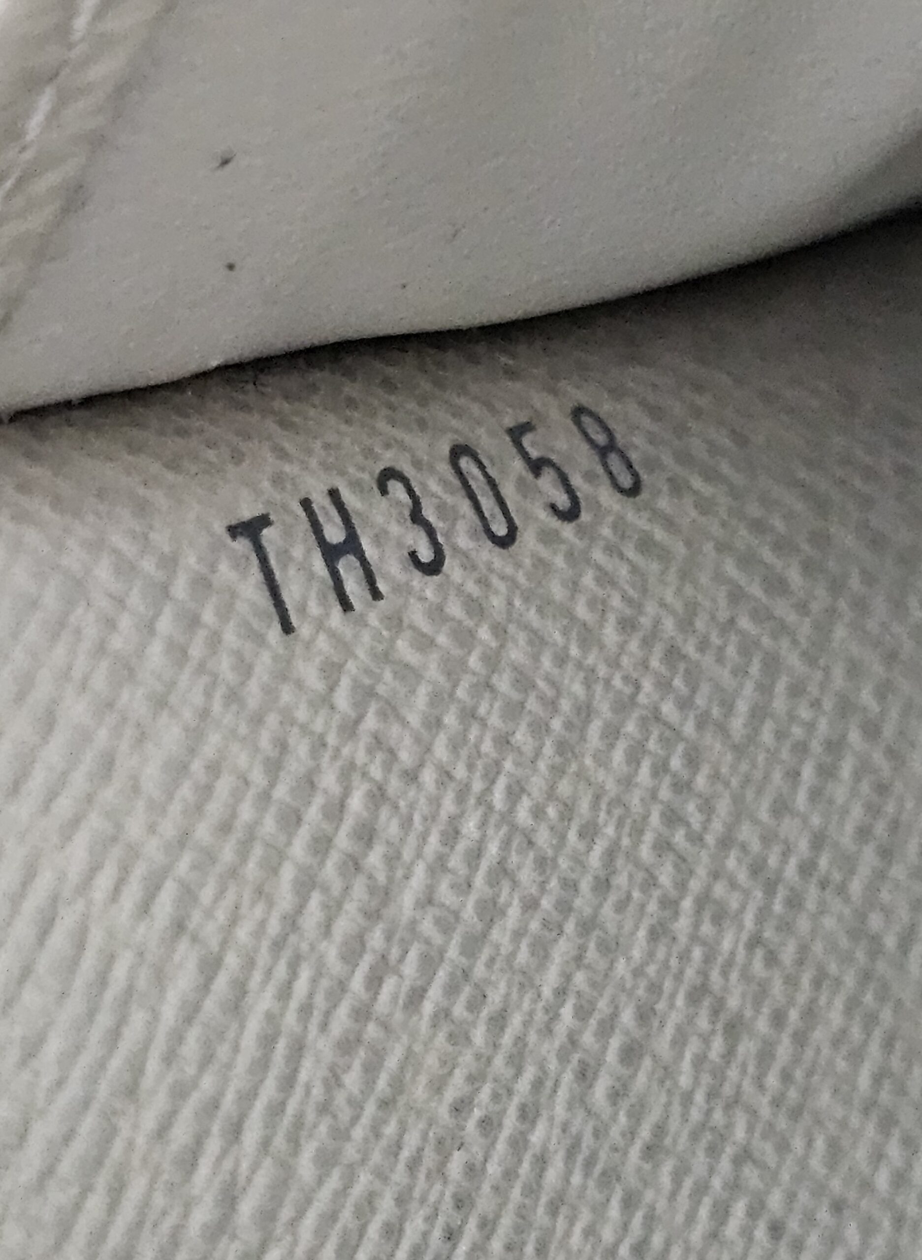Date code TH3058 embossed inside the Louis Vuitton Monogram Mini Lin Sarah Wallet