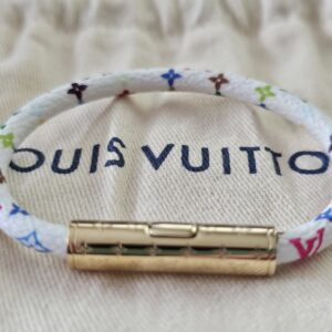 Angled view of the white Monogram Multicolor Confidential Bracelet and its gold-tone clasp