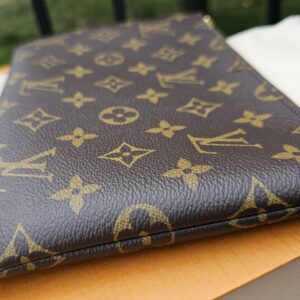 Corner of the Monogram Key Pouch M showing clean edges and no canvas cracking