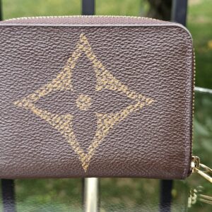 Reverse of the Monogram Giant Zippy Coin Purse with the oversized monogram flower