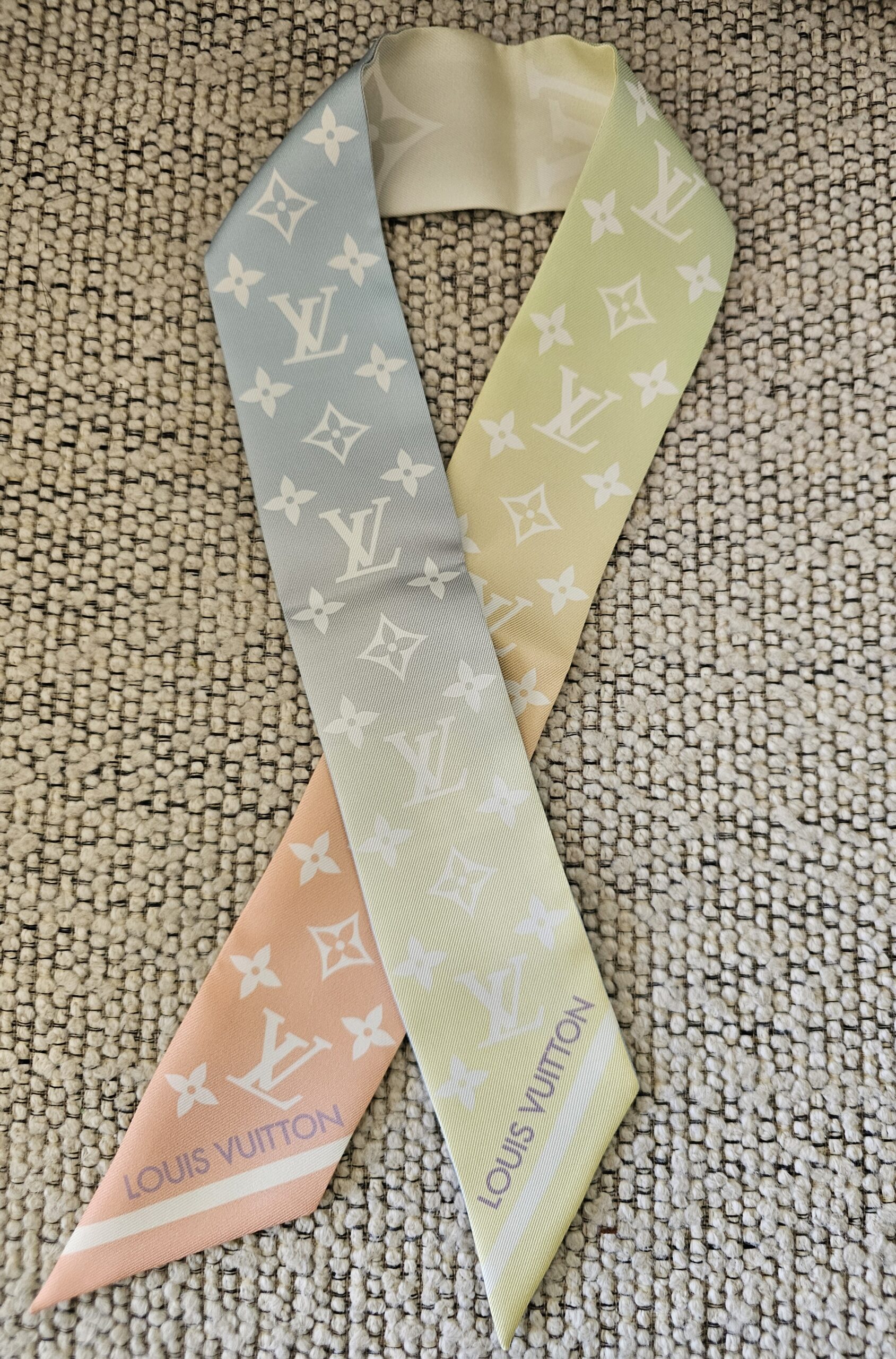 LV Aurora Nano bandeau looped to show both ends