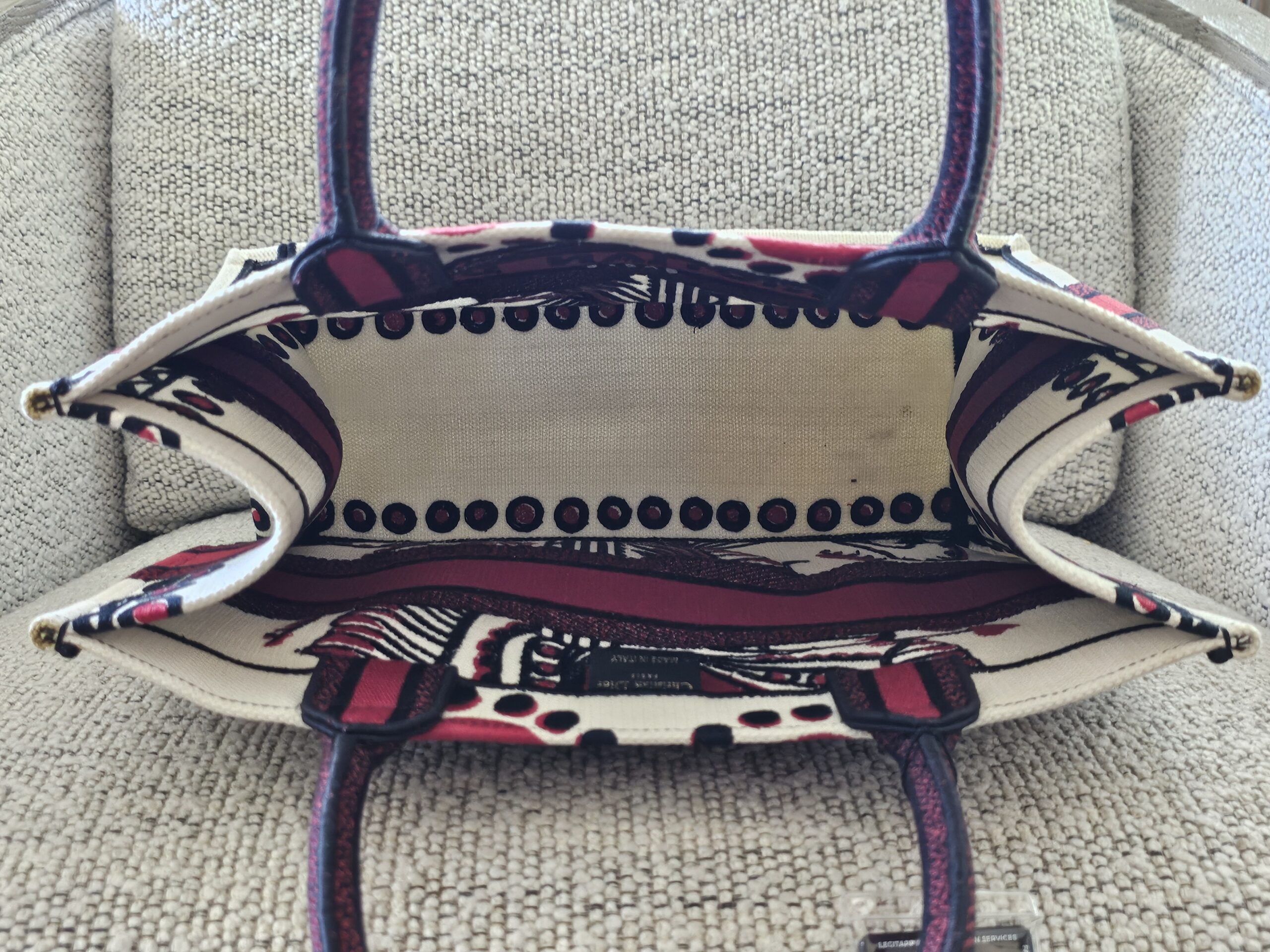 Interior of the Dioramour Book Tote seen from above