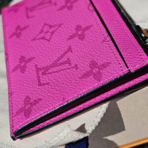 Angled view of the Taigarama coin card holder showing the zip compartment