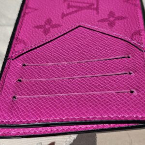 Card slots and additional pocket on the Taigarama card holder