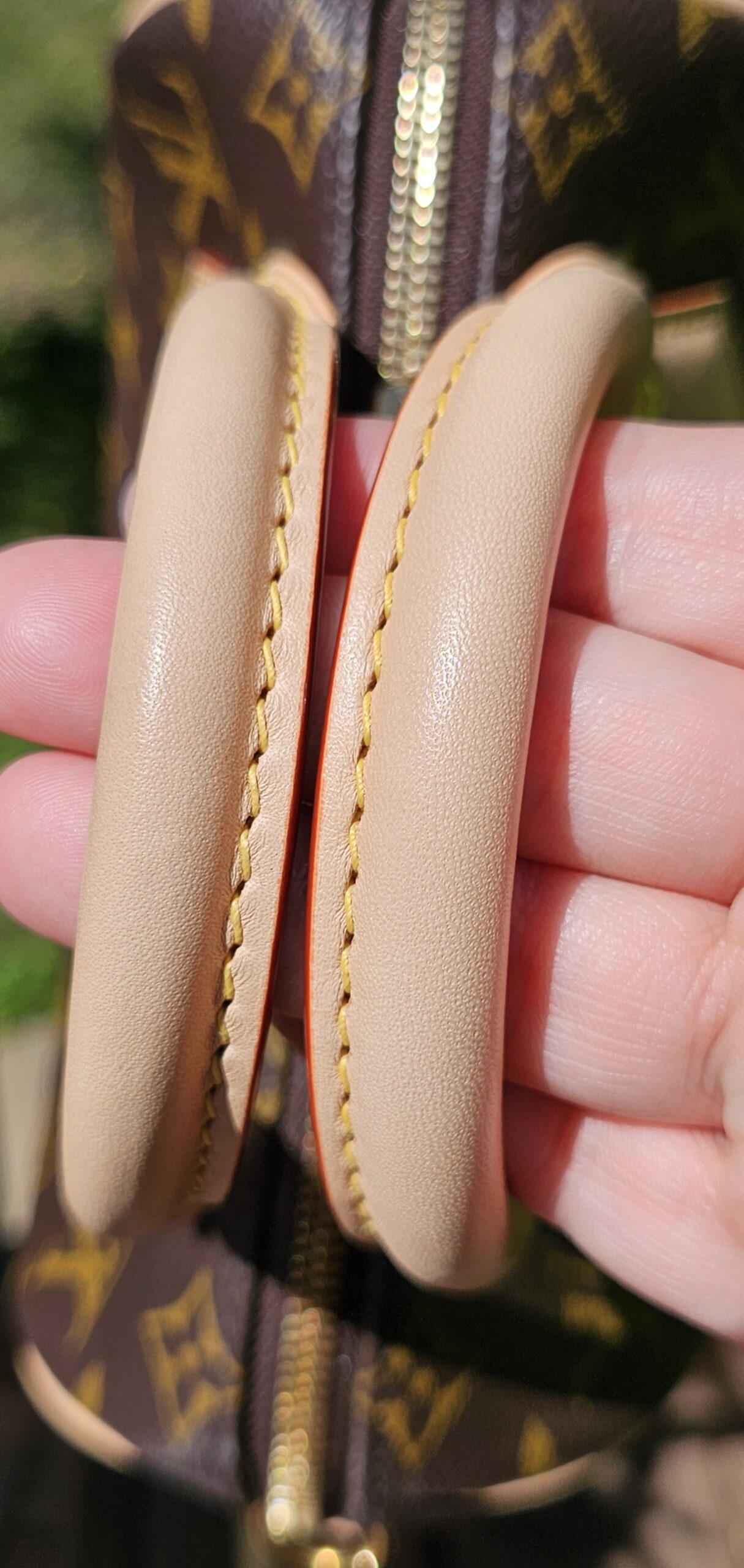 Rolled vachetta handles held together, showing light patina