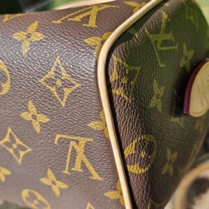 Corner of the Speedy Bandouliere 20 showing the canvas condition