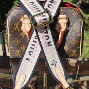 Speedy Bandouliere 20 shown with the printed shoulder strap attached