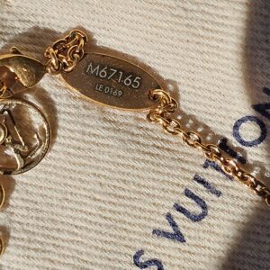 Identification plaque stamped M67165 LE0169 on the LV and Me bracelet