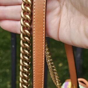 Sliding chain and leather strap held in hand