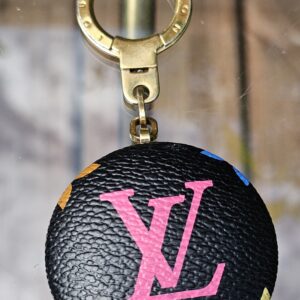 Louis Vuitton x Takashi Murakami Monogram Multicolor Astropill Light Key Holder Black - front view with the pink LV on black canvas