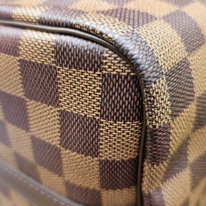 Corner and piping of the Damier Ebene canvas