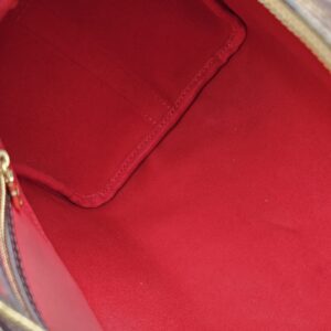 Red interior lining and slip pocket of the Speedy Bandouliere 30