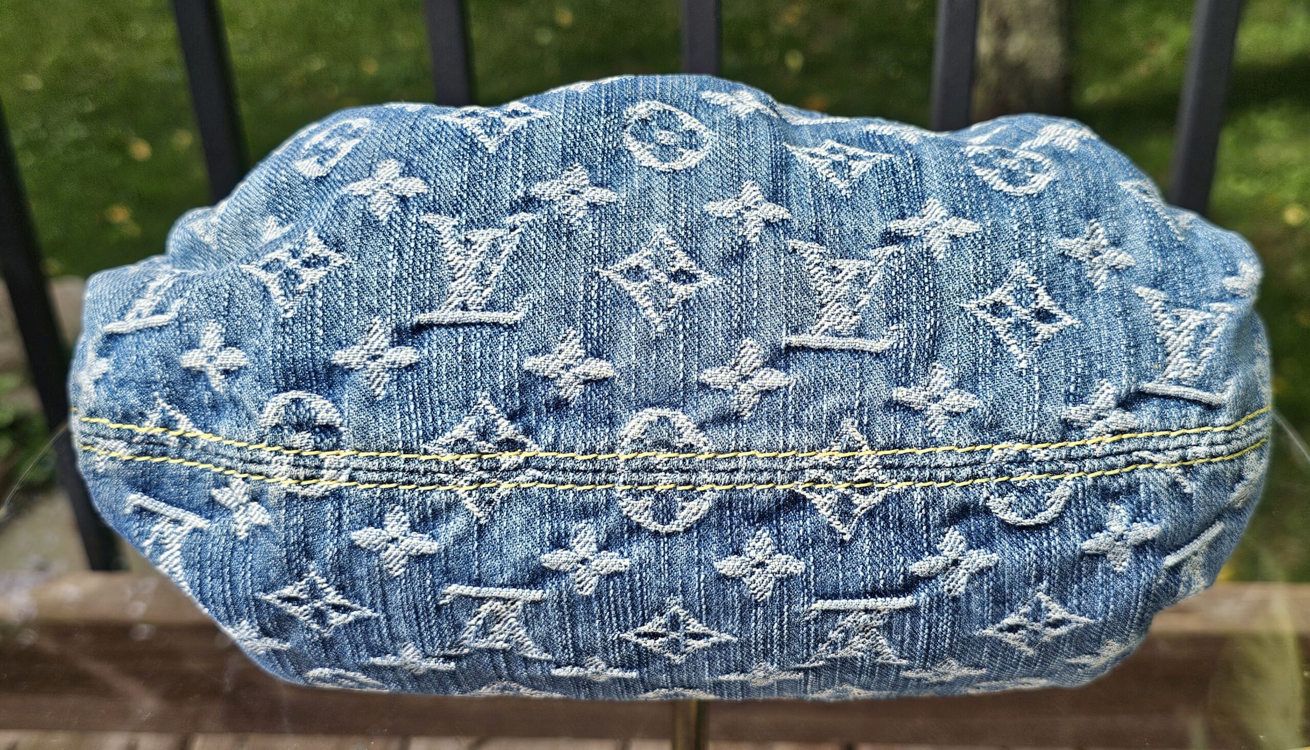 Reverse of the blue Monogram Denim Pleaty