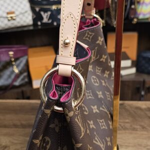 Side profile of the Graceful PM with the vachetta strap upright