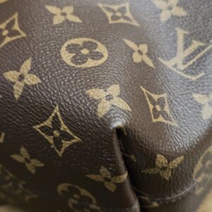 Corner of the Graceful PM showing clean Monogram canvas