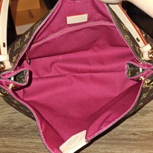 Graceful PM opened to show the Pivoine pink interior