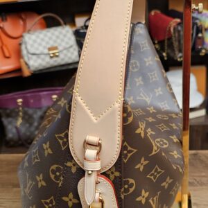 Side of the Slouchy MM with the strap and padlock
