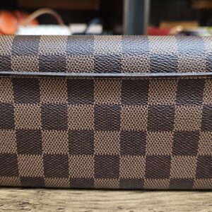 Reverse of the Damier Ebene Sarah Wallet