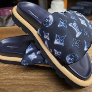 Profile of the mule showing the tan midsole and rubber outsole