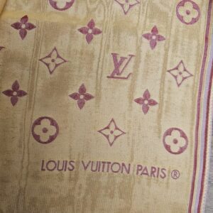 LOUIS VUITTON PARIS and Monogram motifs woven into the cream section