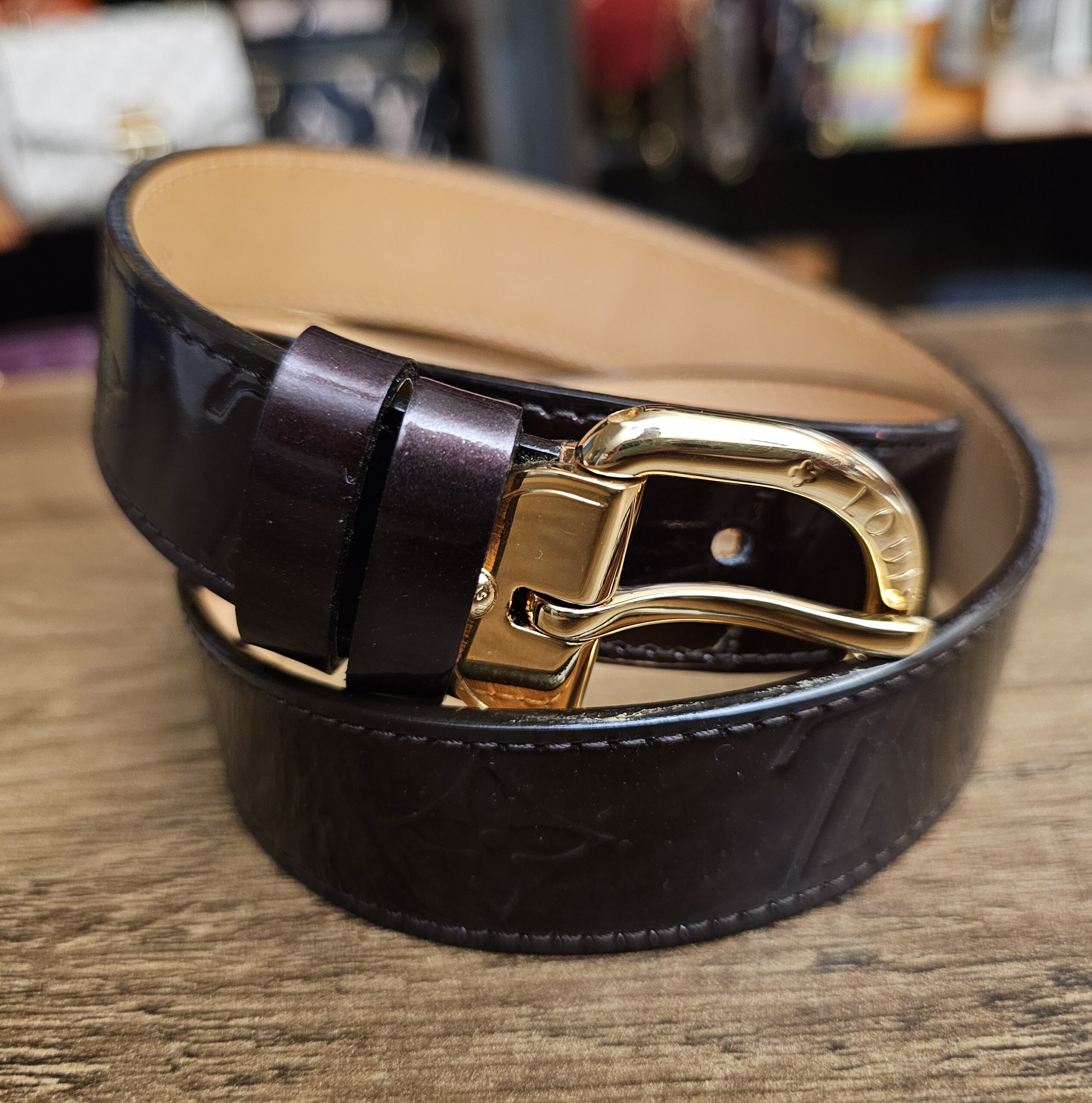 Louis Vuitton Monogram Vernis Santur Belt Amarante Size 80 - the belt coiled with its gold-tone buckle