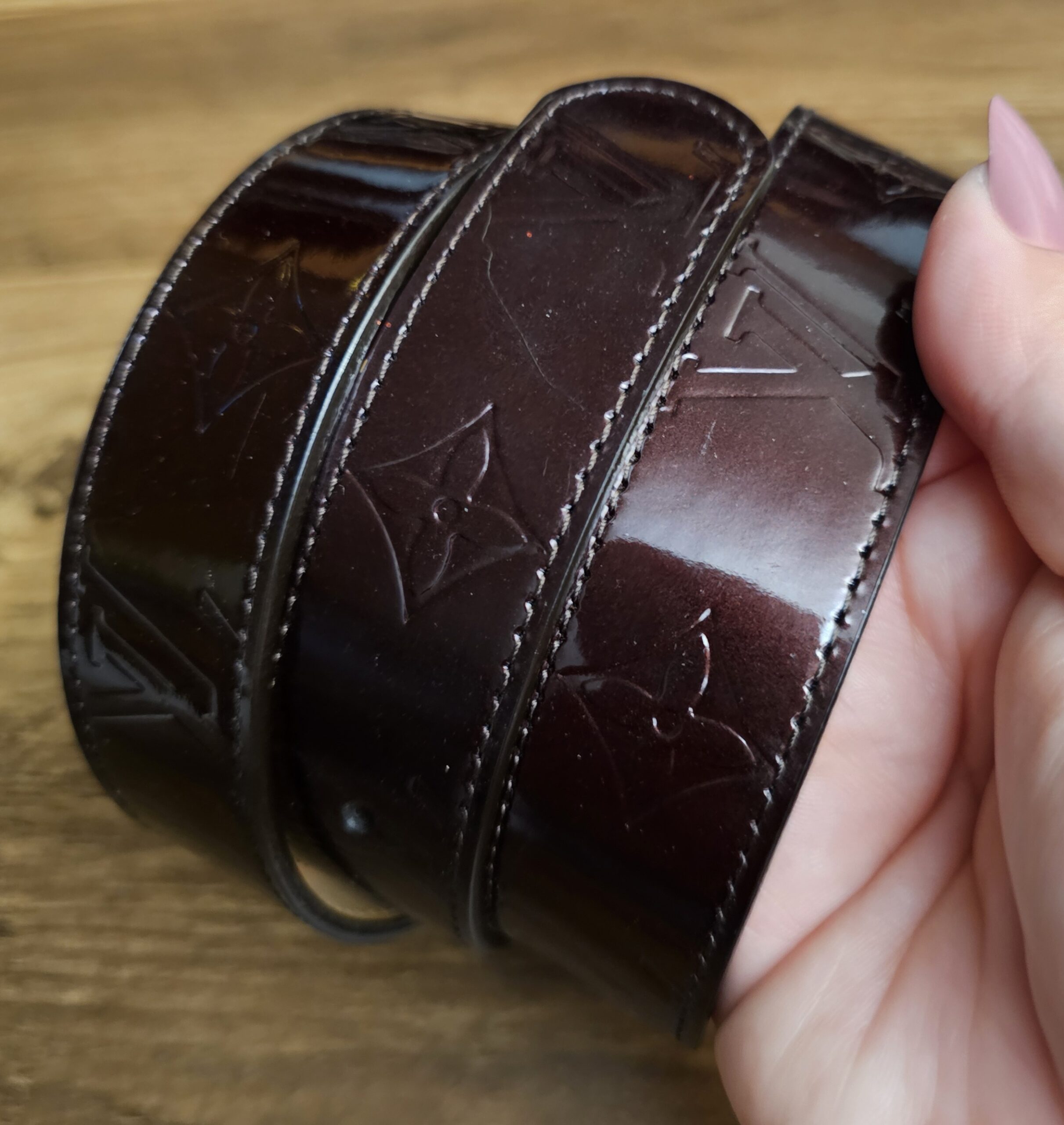 Close-up of the deep Amarante Monogram Vernis finish