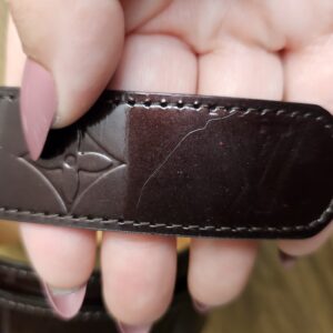 Surface scratches visible on the Amarante Vernis