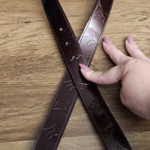 Full length of the Amarante Vernis side of the belt